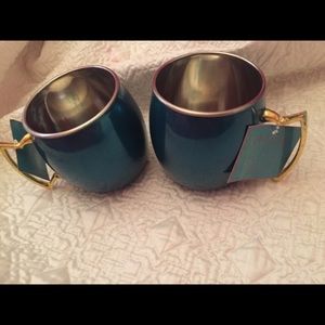 2 teal mugs